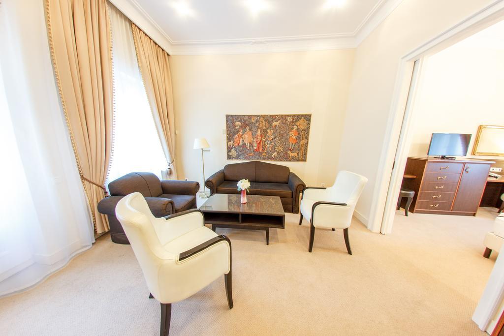 Hotel Kristaly Imperial Tata Luaran gambar