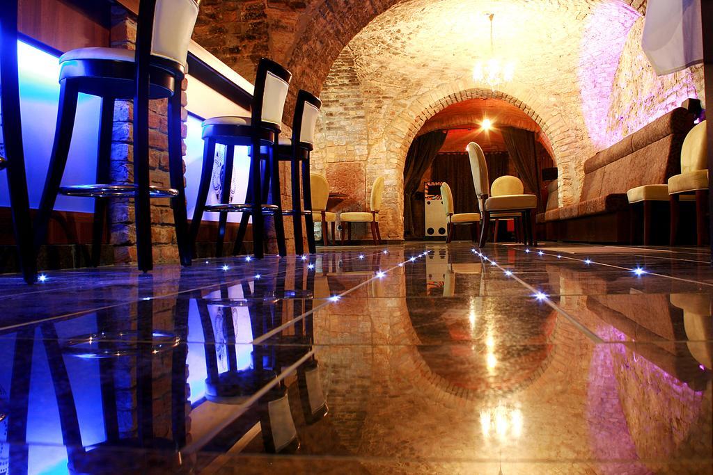 Hotel Kristaly Imperial Tata Luaran gambar