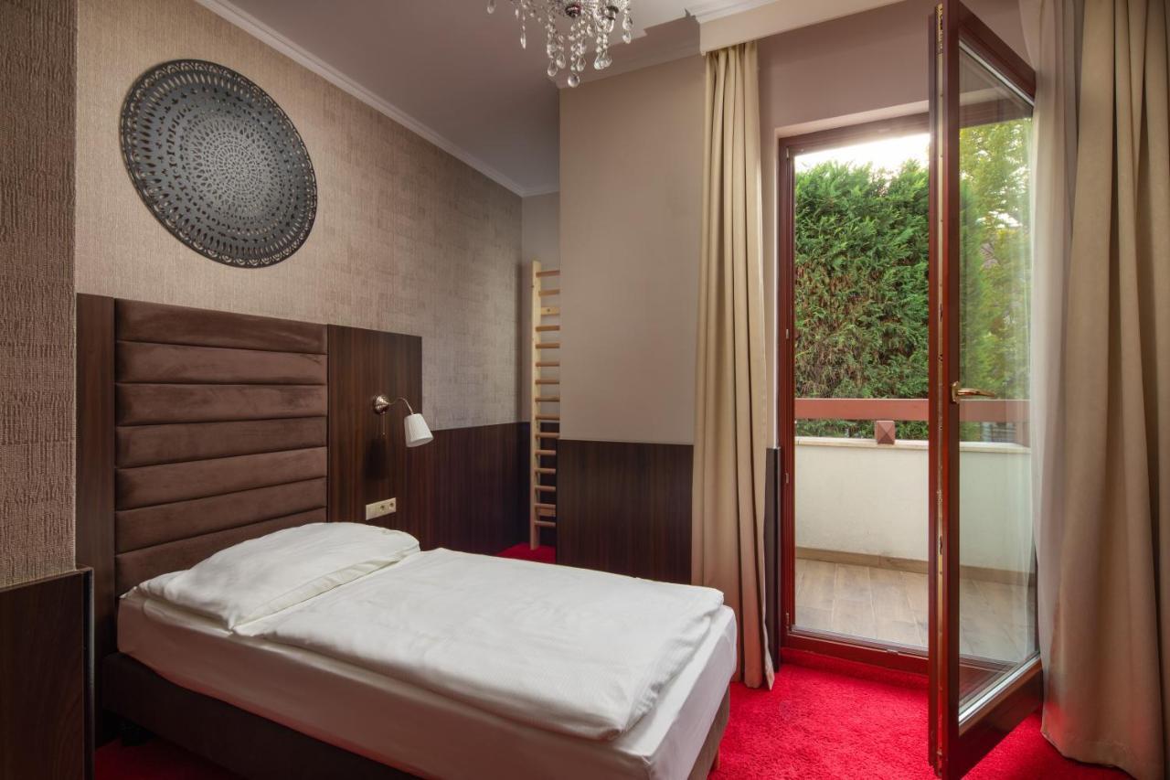 Hotel Kristaly Imperial Tata Luaran gambar